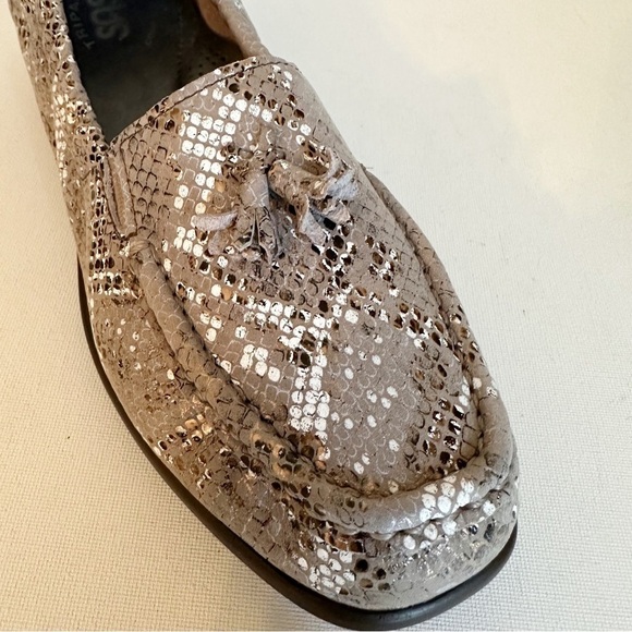 SAS Metallic Snakeskin Hope Loafers with Tassels - Size 7.5 - Picture 2 of 15